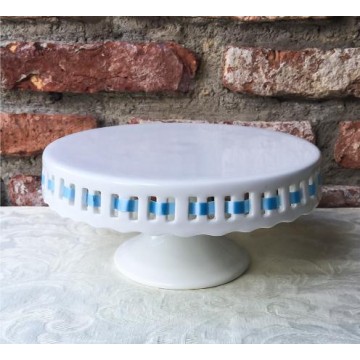 (RENTAL) 8" Ribbon Trim Cake Stand