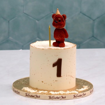 Minimalist Bear Blowing Candle Cake