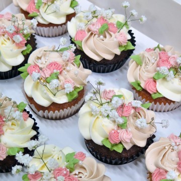 Rustic Floral Cupcakes