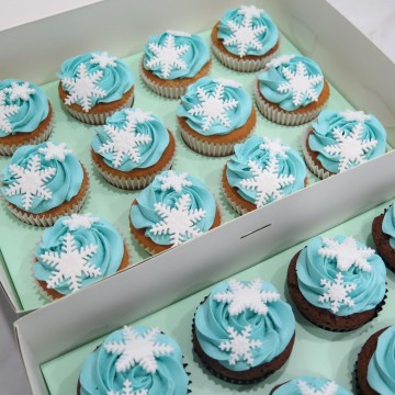 Frozen Snowflake Cupcakes