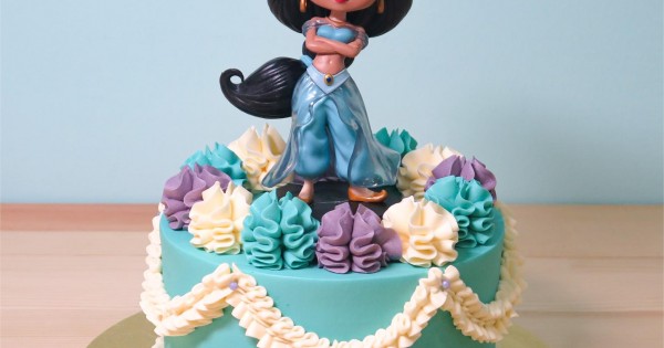 Adorable Aladdin & Jasmine cake with Genie 2.5kg | Cakes