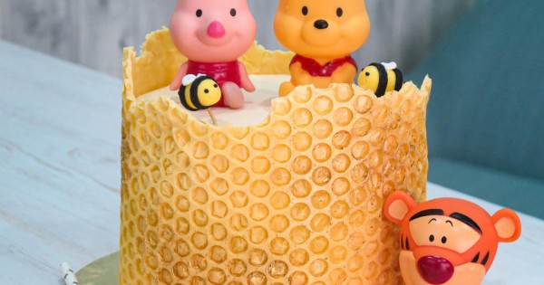 Winnie the Pooh cake sculpted winnie the pooh cake  Flickr