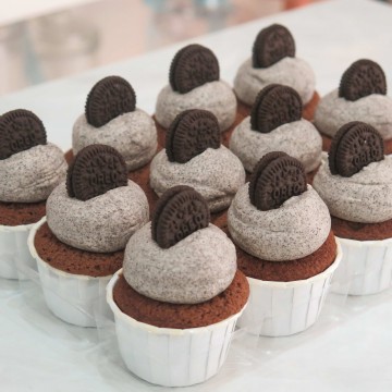 Oreo Mini Cupcakes (Per Dozen)