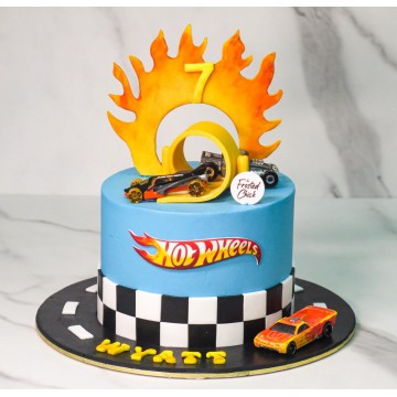 Hot Wheels Loop-the-loop Cake